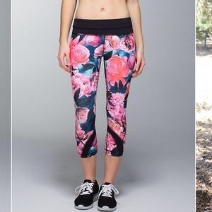 Lululemon Floral print Run inspire crop